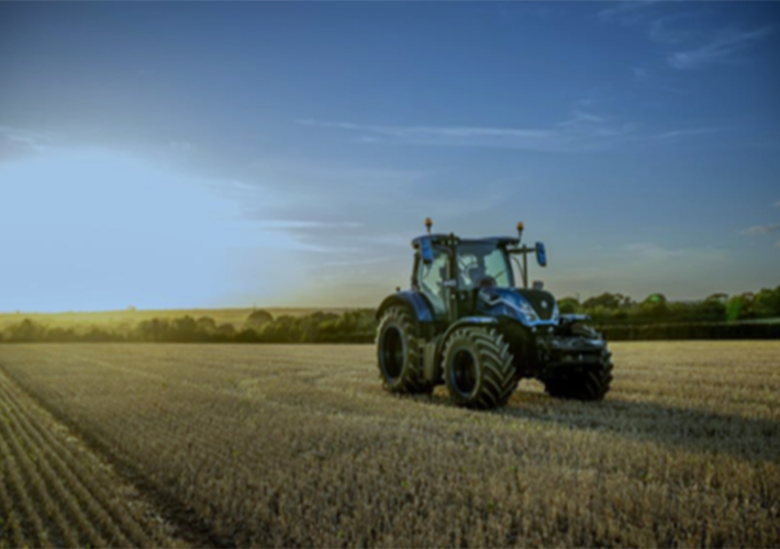 Foto THE FPT INDUSTRIAL N67 NATURAL GAS ENGINE POWERS THE WORLD’S FIRST LNG PROTOTYPE TRACTOR, DESIGNED BY NEW HOLLAND AGRICULTURE